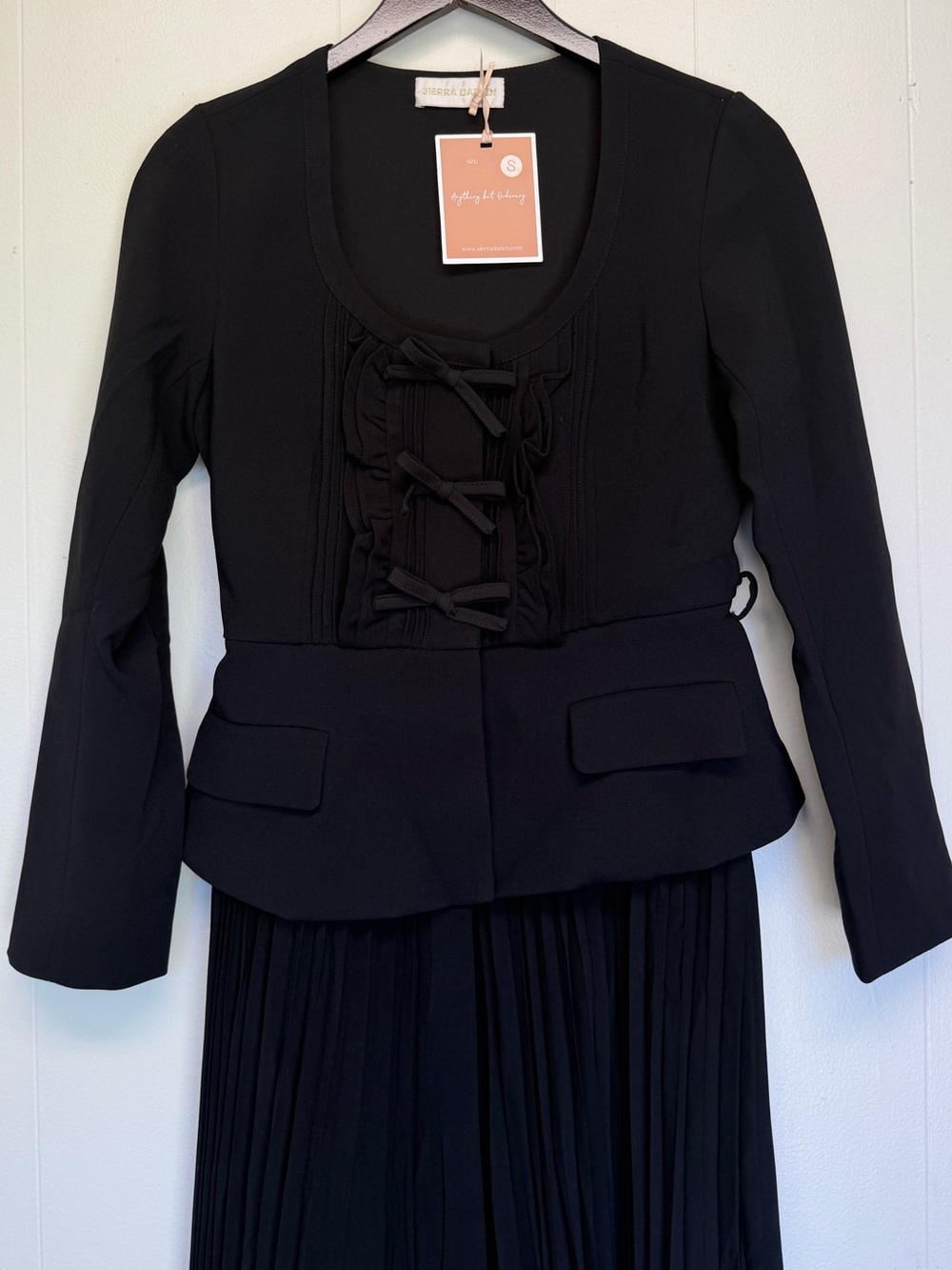 NWT SIERRA DARIEN Long Sleeved Dress Fitted Bodice & Maxi Pleated Skirt Black S - Picture 3 of 11